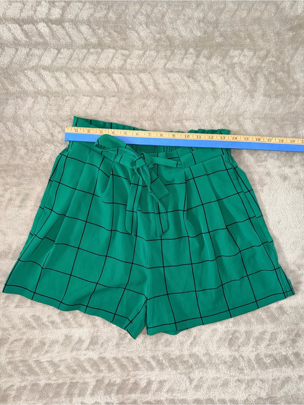 Worthington Paperbag Waist Shorts in high-rise green plaid/windowpane-size 6 - Picture 7 of 9